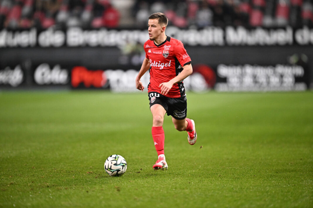 Ligue 2 : Guingamp impose sa loi à Laval et réalise la bonne opération dans la course aux barrages