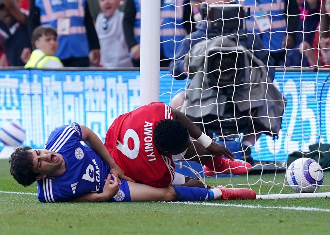 Un joueur de Nottingham Forest dans le coma artificiel après une blessure contre Leicester