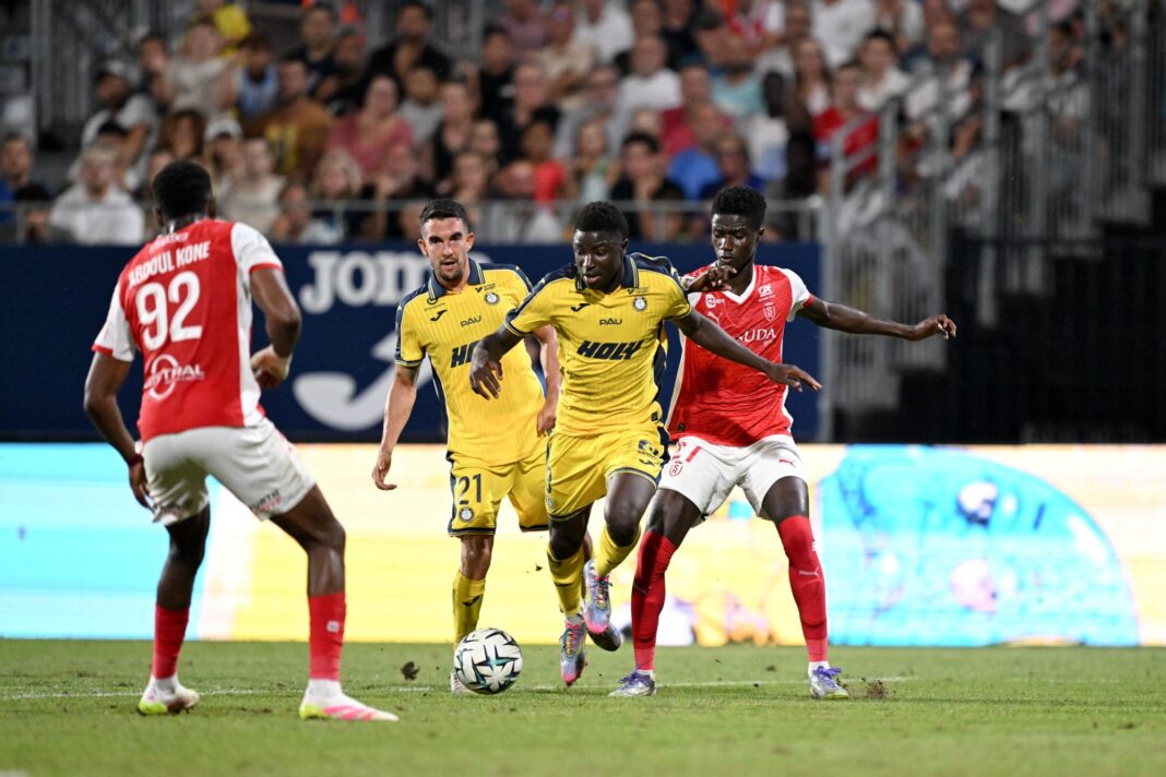 Ligue 2 : Pau s’impose face à Reims et se place en tant que dauphin de Saint-Étienne