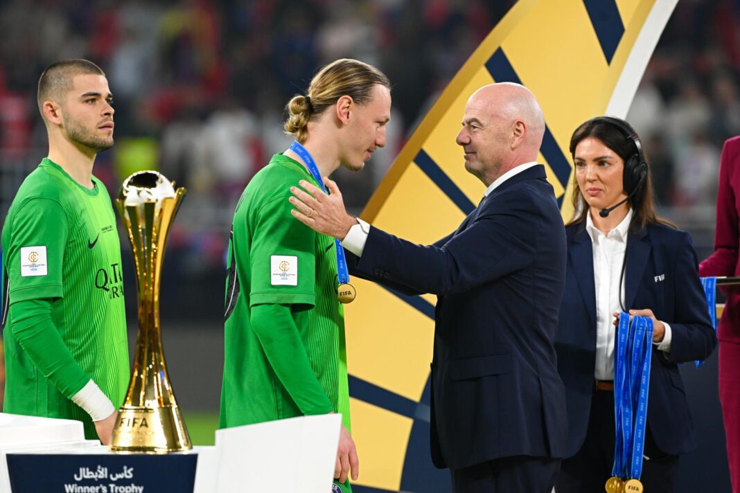 Sondage : Matveï Safonov mérite-t-il de prendre la place de gardien numéro un au PSG face à Lucas Chevalier ?