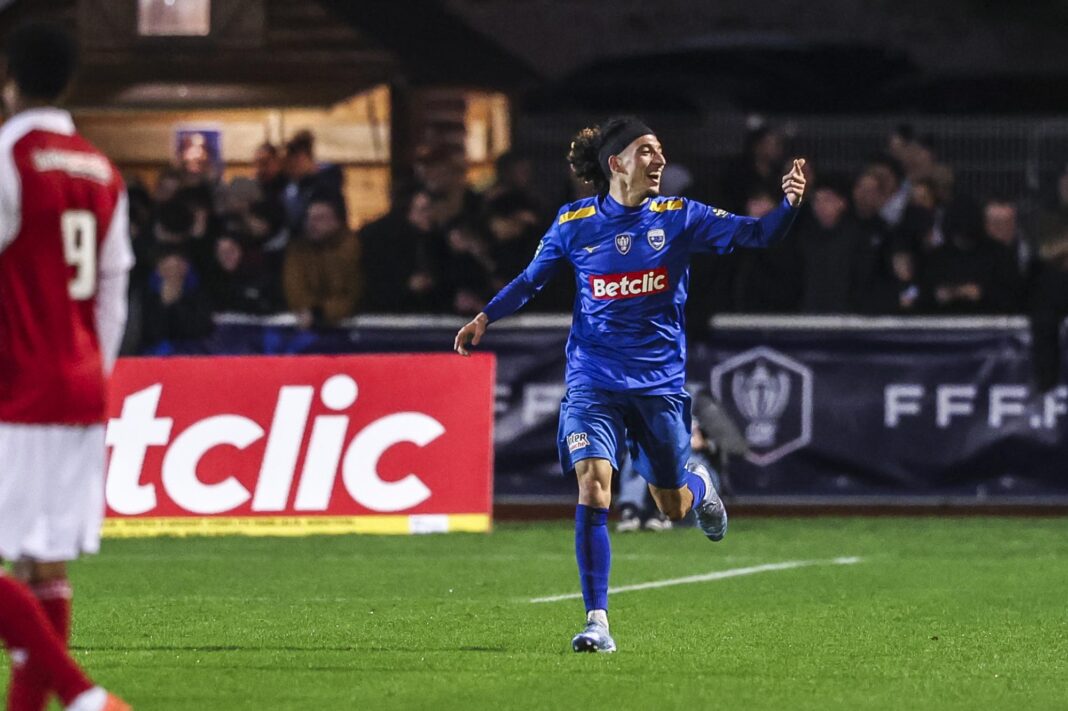 Coupe de France : Avranches crée la surprise contre Brest, Reims et Lens avancent facilement, Angers frôle la catastrophe