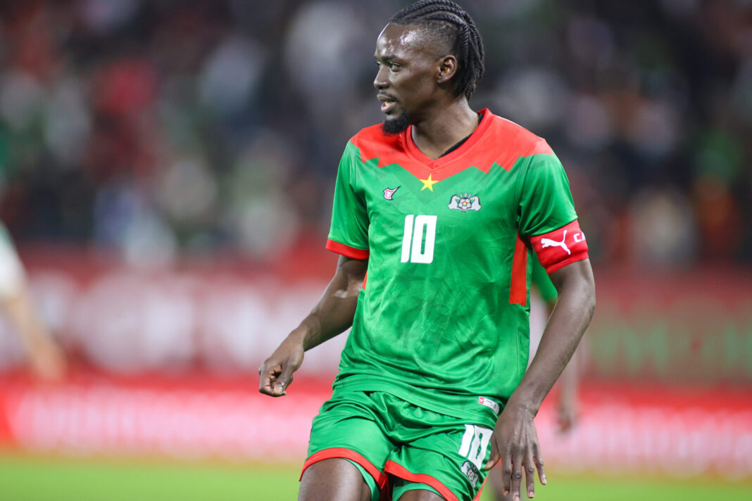 Bertrand Traoré le capitaine du Burkina Faso fustige les arbitres de la CAN après sa défaite contre l’Algérie